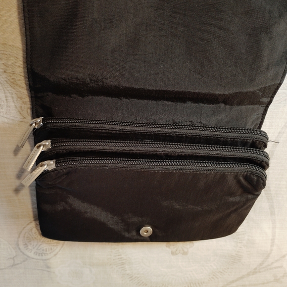 Baggallini Black Crossbody Bag - Picture 5 of 6